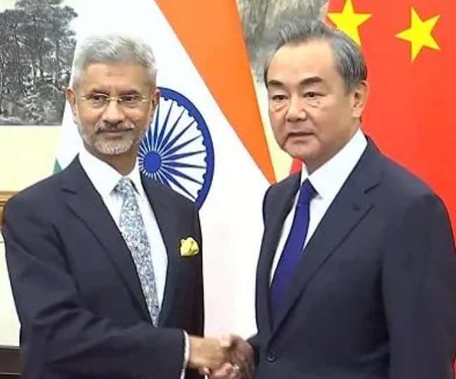चीन के विदेश मंत्री वांग यी गुरुवार को भारत पहुंचे।