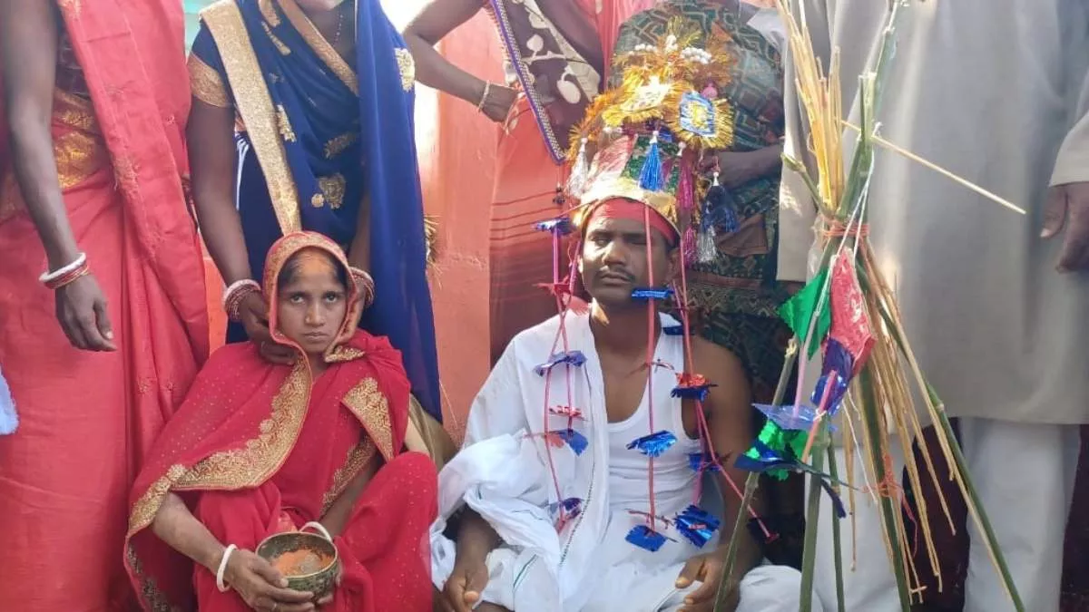 Nawada: शादी के बंधन में बंधे विनीता व राजेंद्र, इस दहेज-मुक्त साहसिक विवाह के गवाह बने स्वजन व समाज के लोग