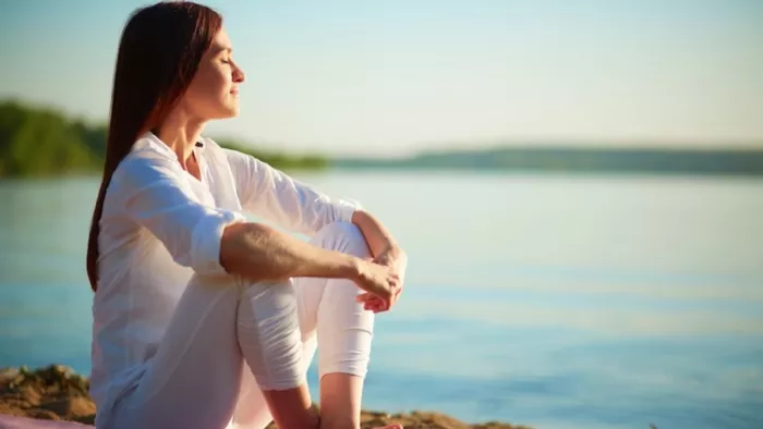 Benefit of Silence: चुप रहने से हो सकते हैं शारीरिक और मानसिक फायदे? जानें क्या है सच्चाई