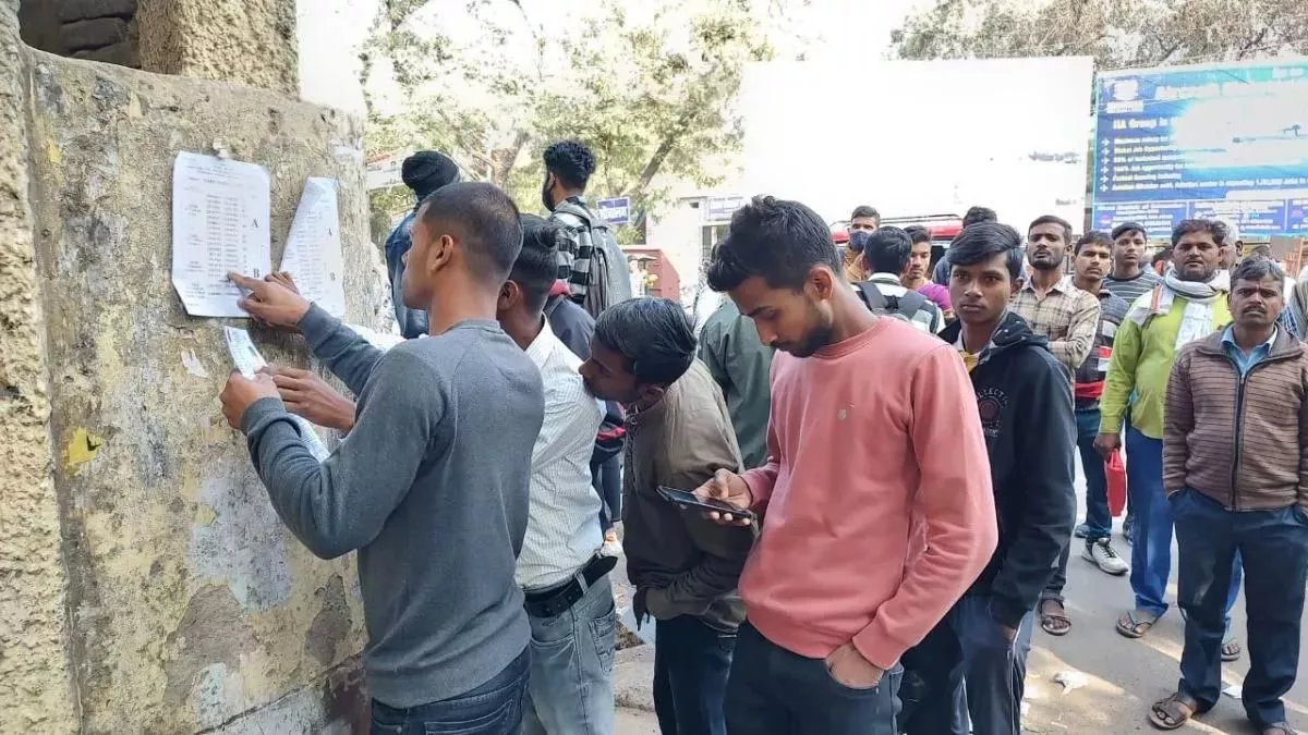 Delhi: 50 हजार में बिक रहे बोर्ड परीक्षा के फर्जी पेपर, एग्जाम के पहले प्रश्नपत्र देने का जालसाज करते हैं वादा