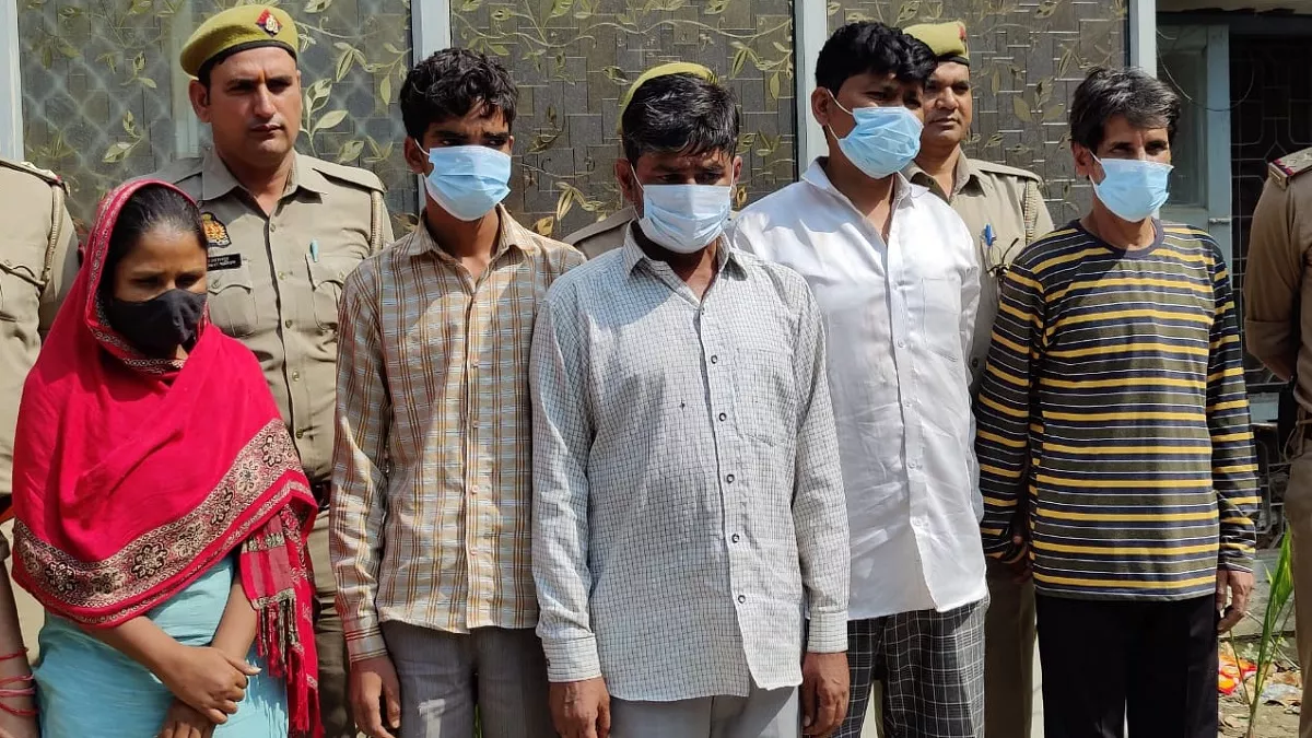 Ghaziabad: पुलिस ने पकड़े महिला समेत 5 अंतरराज्यीय टप्पेबाज, जेवर और कैश लूटकर सुनार के पास लगाते थे ठिकाने