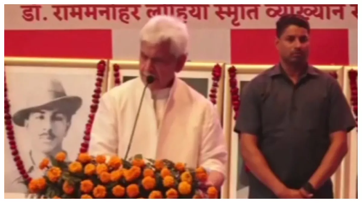 Manoj Sinha: जम्‍मू कश्‍मीर के उपराज्‍यपाल ने दिया विवादित बयान, कहा- गांधी जी के पास नहीं थी कोई डिग्री