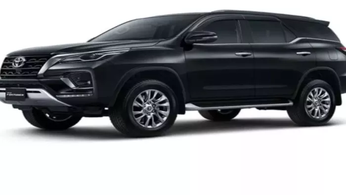 Toyota Fortuner 4X4 SUV और Legender 4X4 से गायब हुआ ये फीचर