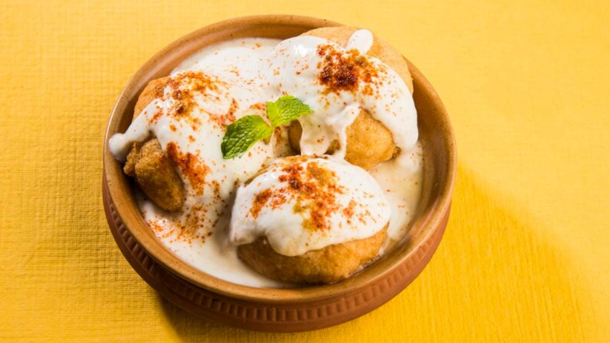 https://www.jagranimages.com/images/newimg/24032024/24_03_2024-dahi_keema_vada_recipe_f_23681937.jpg