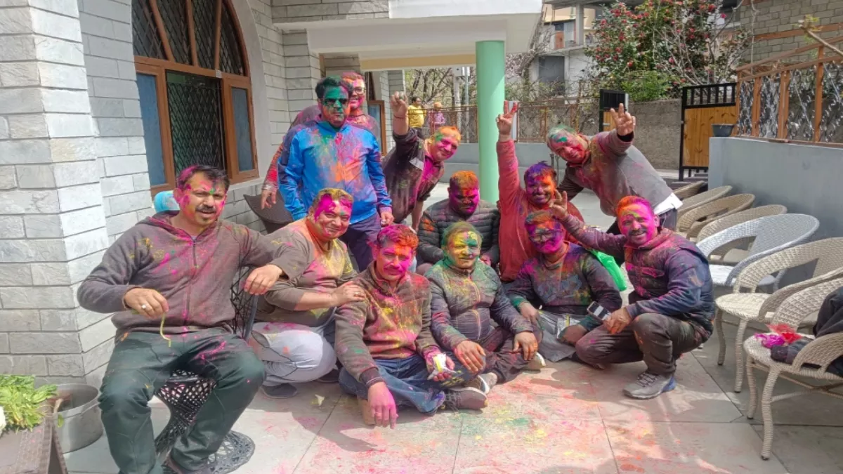 Holi 2024: होली पर्व पर सोलंगनाला व सिस्सू में बढ़ी पर्यटकों की संख्या, होटल दे रहे टूरिस्ट को विशेष ऑफर