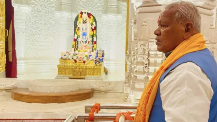 रामलला की शरण में अयोद्या पहुंचे मांझी। (सोशल नेटवर्किंग साइट्स से ली गई फोटो)