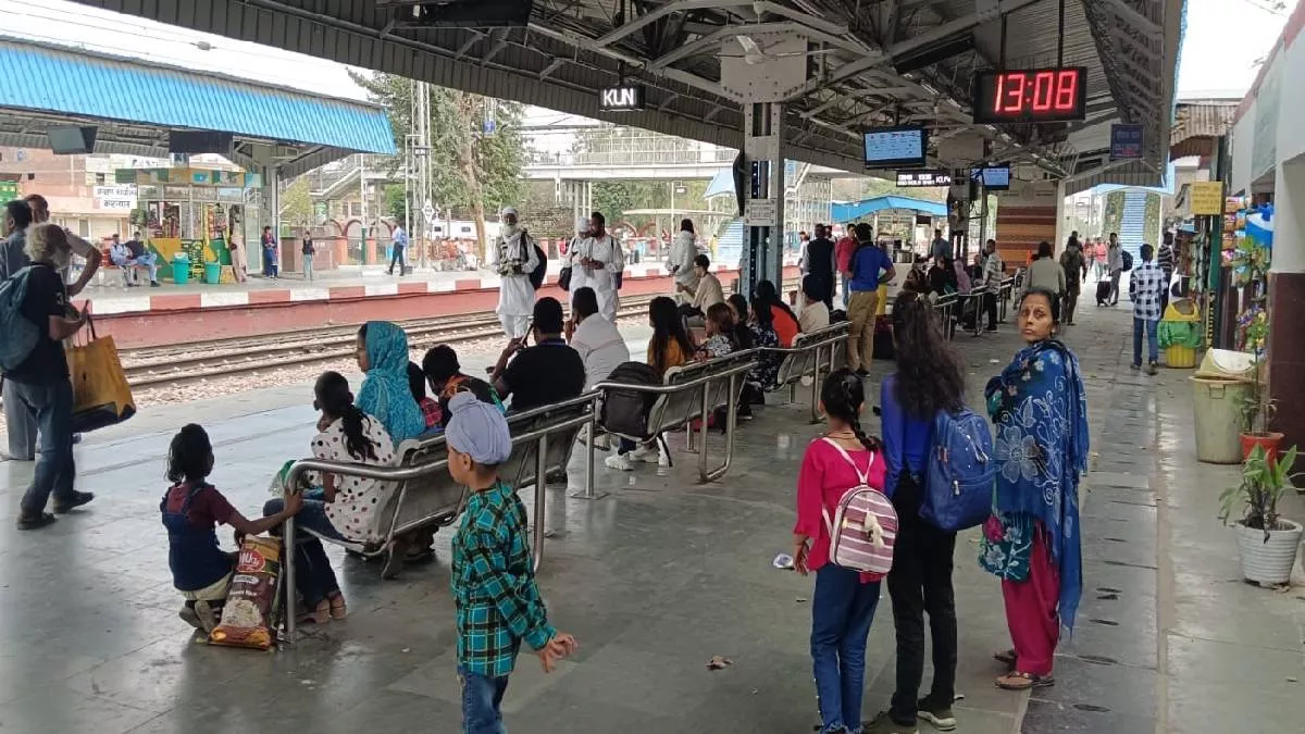 Train News: वैष्णो देवी जाने के लिए ट्रेनों में तीन तो बिहार के लिए इतने माह की चल रही वेटिंग
