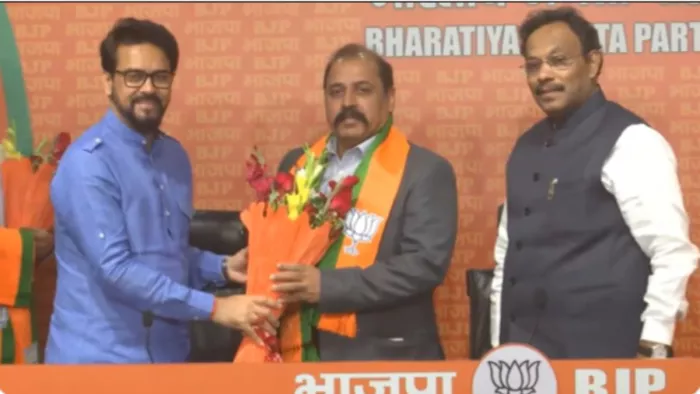 पूर्व वायुसेना प्रमुख आरकेएस भदौरिया भाजपा में शामिल हुए।(फोटो सोर्स: बीजेपी)