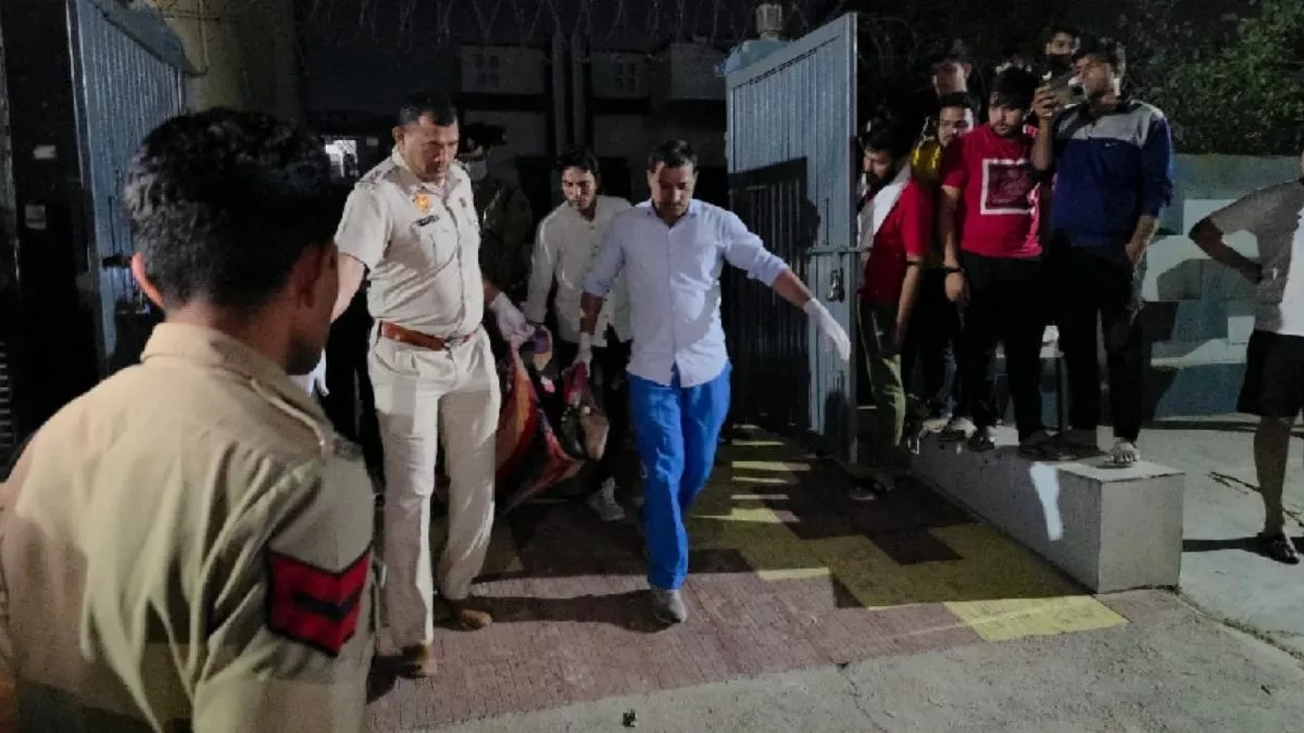 Bahadurgarh Crime: ट्रांसपोर्टर ने खत्म किया परिवार, पत्नी, दो बेटों और बेटी को मारकर कमरे में लगाई थी आग