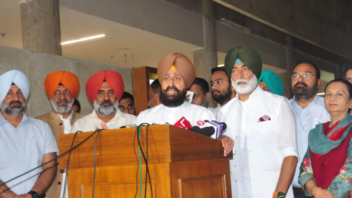 https://www.jagranimages.com/images/newimg/24032025/24_03_2025-congress_mla_23905087.jpg
