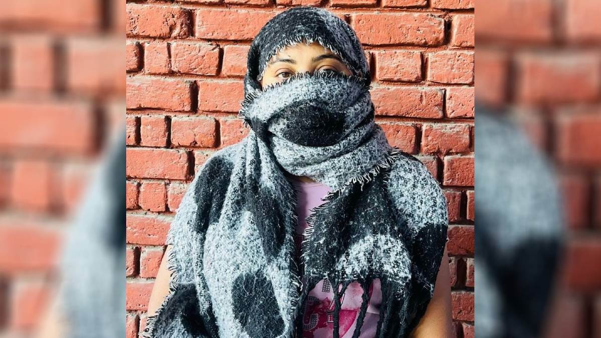 police busts heroin trafficking ring arrests 8 including woman she used to smuggle drugs wearing the uniform of a inspector