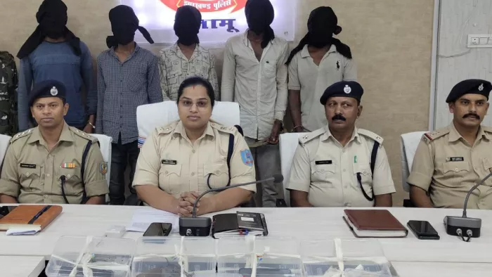 एक्शन में पलामू एसपी, दो थानेदारों पर गिरी गाज