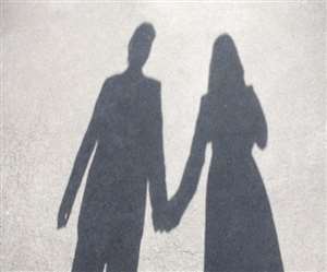 लखनऊ में गर्भवती पत्नी की कोविड से मौत होने पर भागा पति।