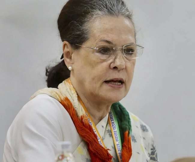 रायबरेली की सांसद तथा अखिल भारतीय कांग्रेस कमेटी की कार्यकारी अध्यक्ष सोनिया गांधी