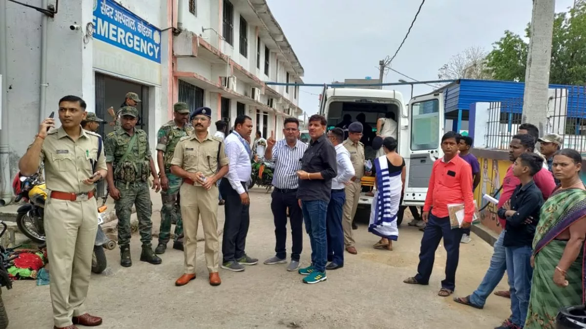 कोडरमा में पुलिस वैन और कंटेनर टकराए, एक पुलिस कर्मी की गई जान, एक दर्जन जवान घायल-Police van and container collided in Koderma, one policeman killed, a dozen soldiers injured