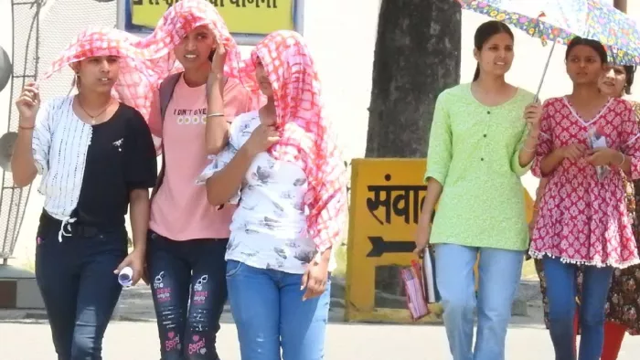 UP Weather Today Update गर्मी ने लोगों के पसीने छुड़ा दिए।