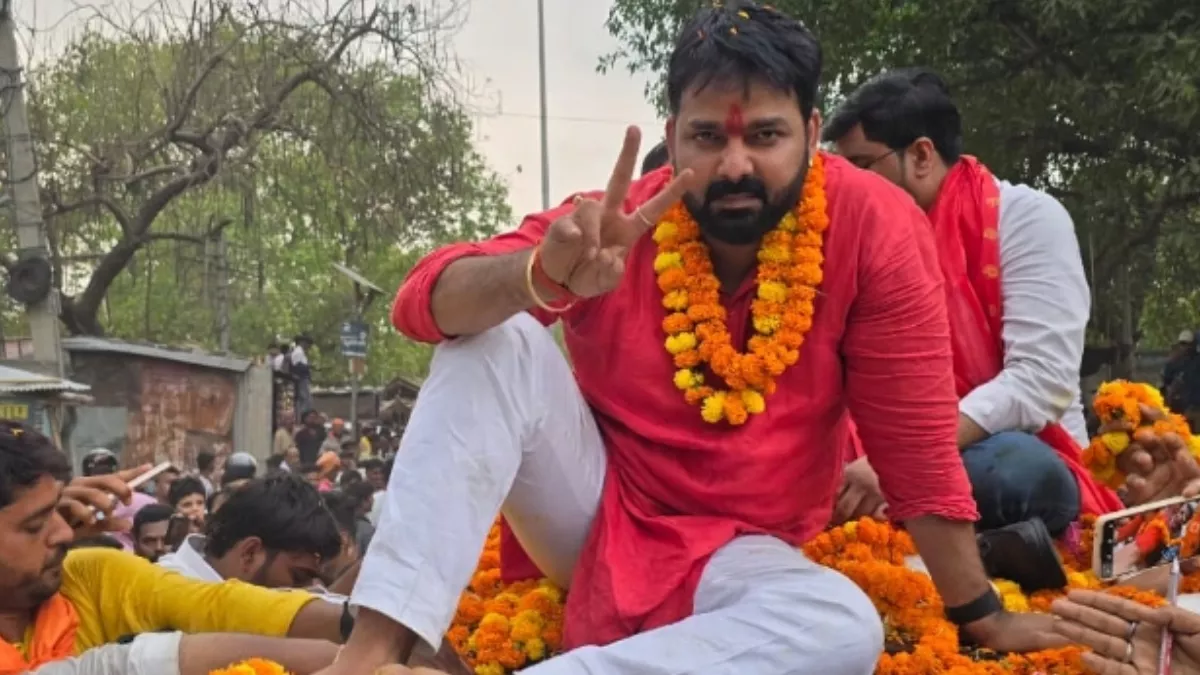 Pawan Singh: पवन सिंह बुरा फंसे! रोड शो करते ही हो गया 'खेला', पुलिस को दर्ज करनी पड़ी FIR