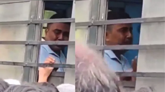 बशीरहाट सब-डिविजनल कोर्ट जाने के दौरान पुलिस वैन में रोता नजर आया शाहजहां शेख।(फोटो सोर्स: सोशल मीडिया)