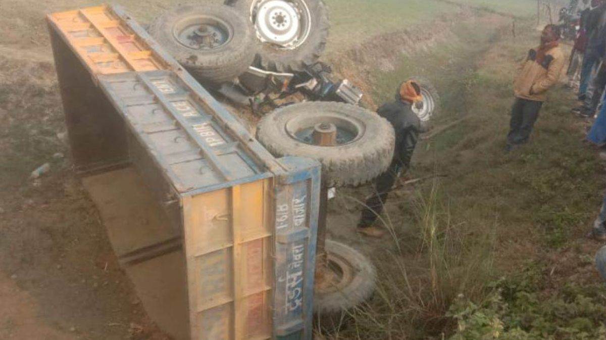 tractor returning from mundan sanskar overturned in unnao 18 people injured
