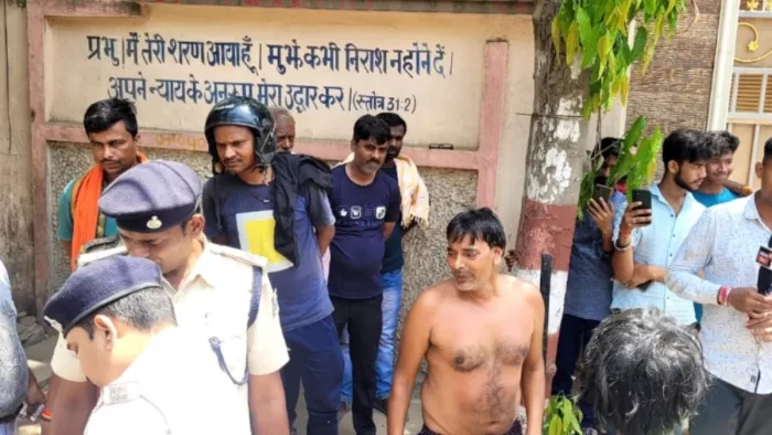 पत्नी ने नीले ड्रम में बंद करने की दी धमकी, पति ने किया आत्मदाह का प्रयास (जागरण)