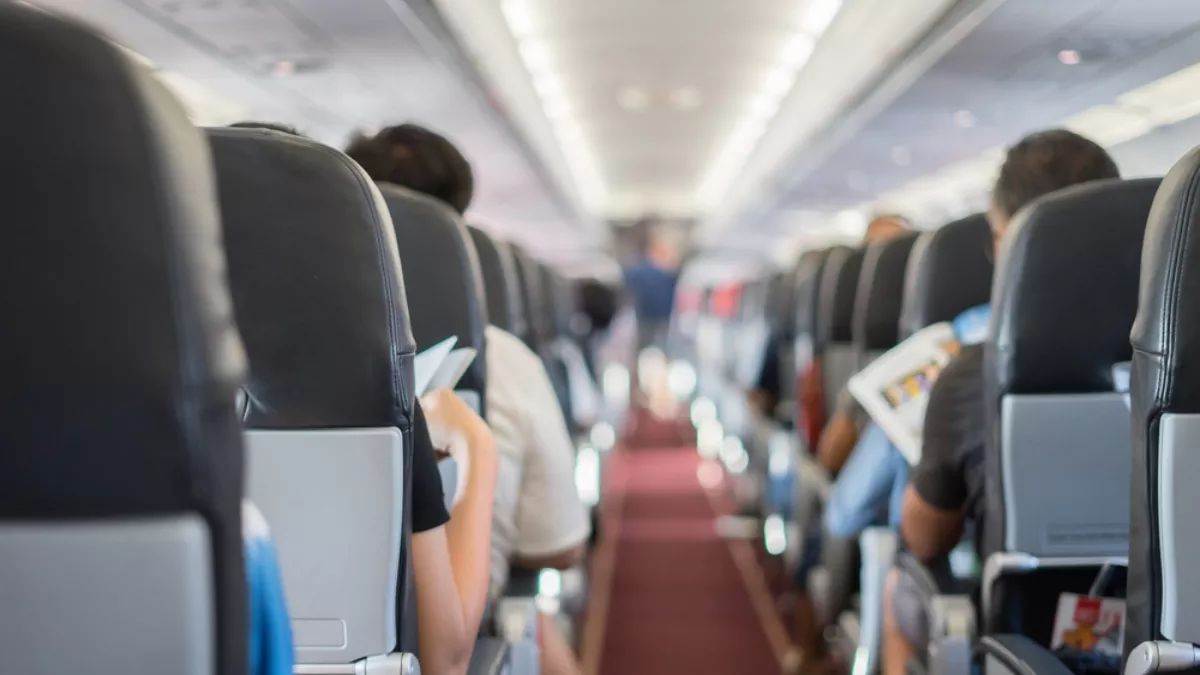 https://www.jagranimages.com/images/newimg/24042025/24_04_2025-flight_23924870.jpg