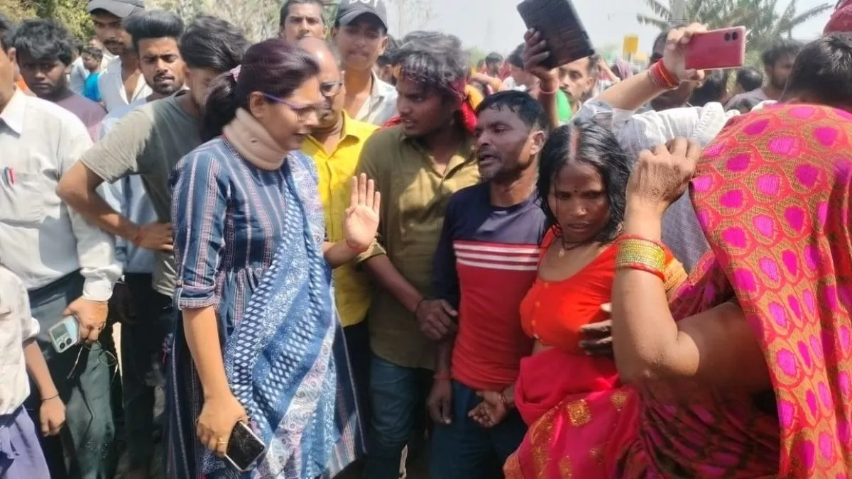 Gopalganj News: इलेक्ट्रिक स्कूटी पर लदे थे पटाखे, अचानक हो गया ब्लास्ट; हादसे में चाचा-भतीजी की मौत