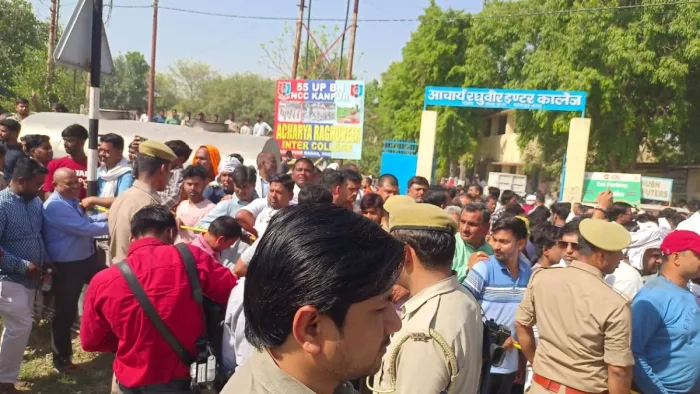 आक्रोशित लोग लगा रहे हैं पाकिस्तान मुर्दाबाद के नारे। जागरण