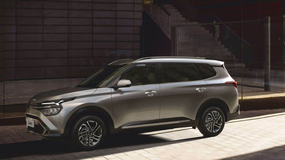 https://www.jagranimages.com/images/newimg/24042025/24_04_2025-kia_carens_0687_23924711.jpg