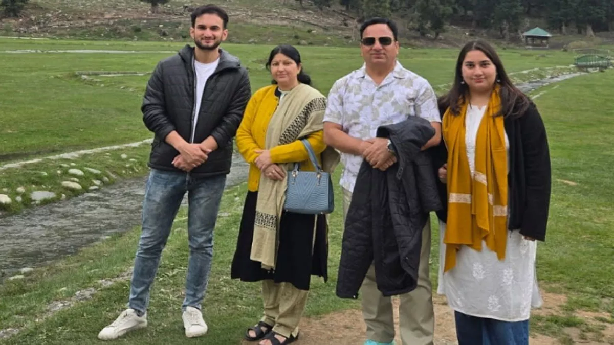 Pahalgam Attack: पहलगाम से देहरादून लौटे परिवार ने सुनाई आपबीती, कहा- 'ऐन वक्त पर कार्यक्रम न बदलता, तो...'