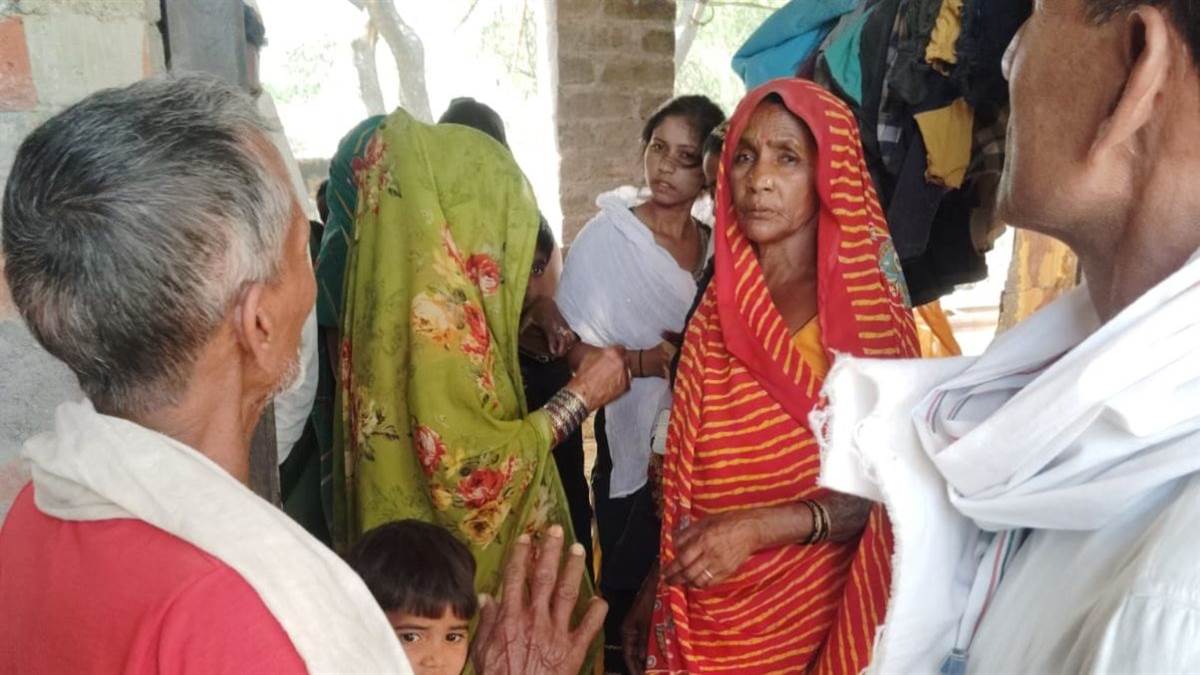 https://www.jagranimages.com/images/newimg/24042025/24_04_2025-pratapgarh_23924828.jpg