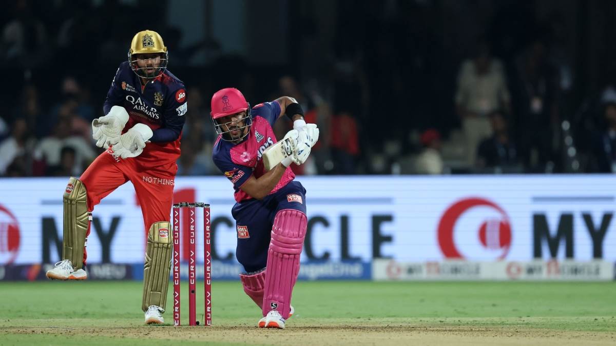 https://www.jagranimages.com/images/newimg/24042025/24_04_2025-rcb_vs_rr_23925188.jpg