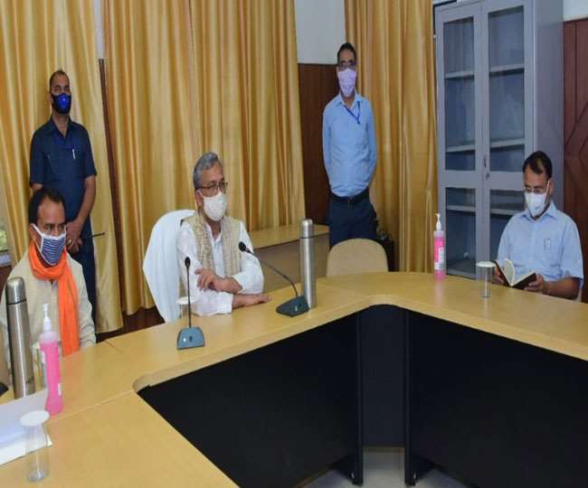 सीएम रावत बोले, क्वारंटाइन के उल्लंघन पर हो सख्त कार्रवाई; ग्राम प्रधानों को मिले हर संभव मदद