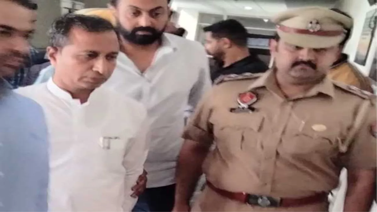 भ्रष्टाचार मामले में बर्खास्त पंजाब के स्वास्थ्य मंत्री विजय सिंगला गिरफ्तारी के बाद कोर्ट में पेश, 27 तक पुलिस रिमांड पर