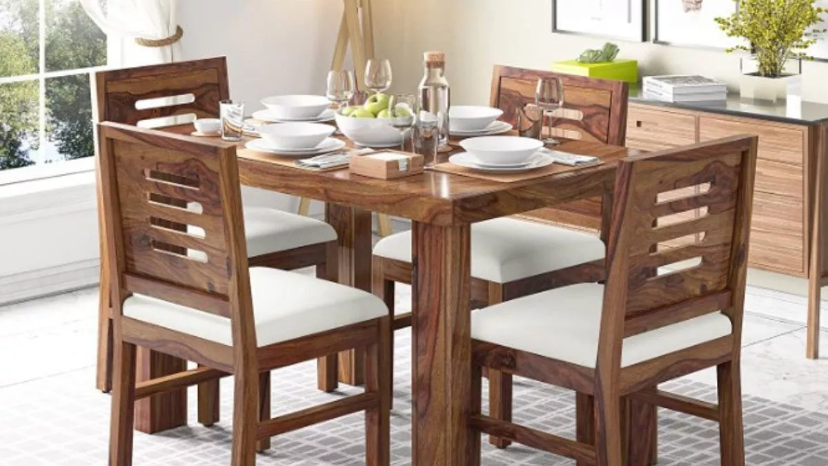 4 Seater Dining Table: डाइनिंग एरिया को खूबसूरत लुक देने के लिए इन टेबल पर डालें नजर, मजबूत बॉडी चलेगी सालों
