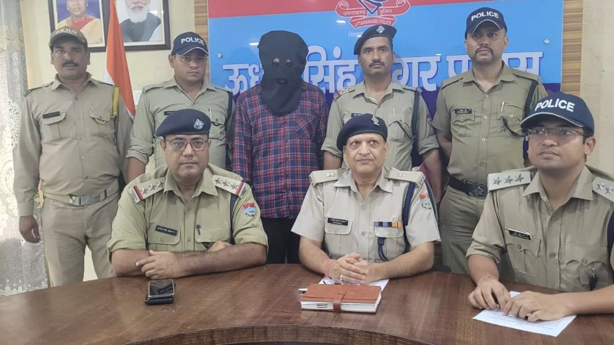 Rudrapur:APJ इन्वेस्टमेंट से 2 लाख का माल चुराने वाला आरोपी निकला रामपुर का गैंगेस्टर, पुलिस ने माल समेत दबोचा