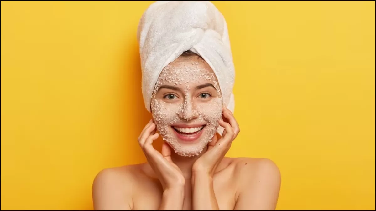 Homemade Face Scrub: टैनिंग और डेड स्किन सेल्स की समस्या से हैं परेशान, तो ये 3 होममेड स्क्रब होंगे बेस्ट