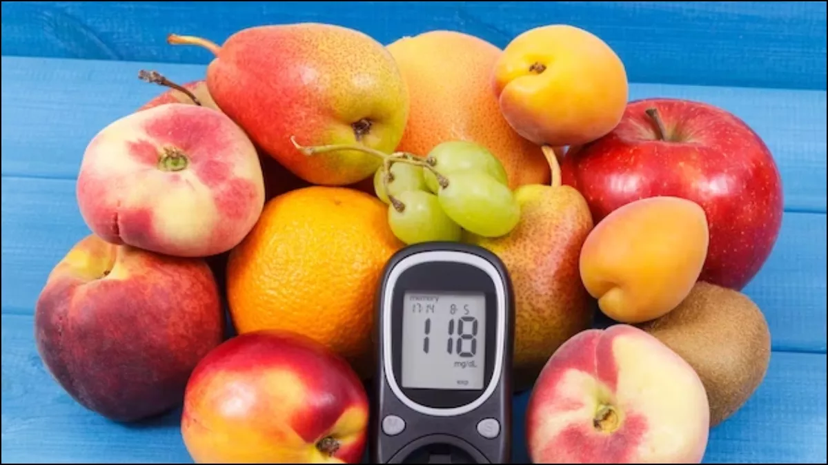 Fruits For Diabetes: डायबिटीज के मरीजों के लिए गुणकारी हैं ये 5 फल, बिना किसी डर डाइट में करें शामिल