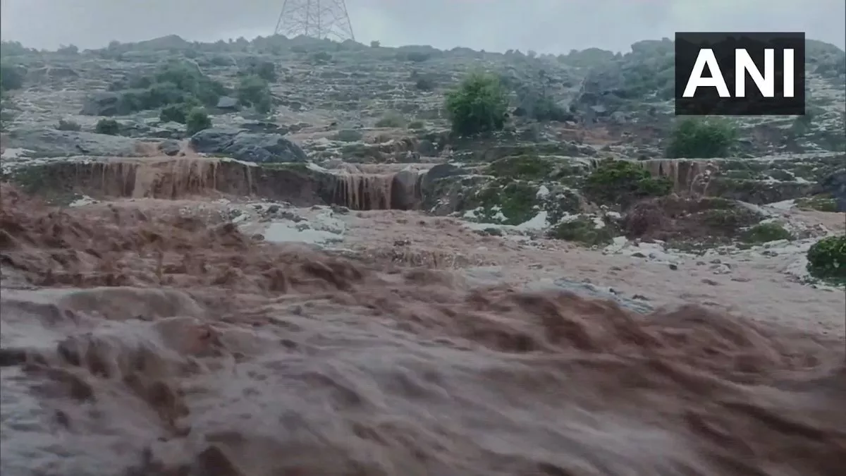 भारी बारिश के चलते पुंछ और राजौरी में बाढ़ जैसे हालात, कई लोगों के डूबने की आशंका; रेस्क्यू ऑपरेशन जारी