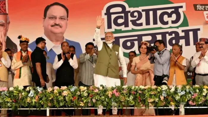 PM Modi in Mandi: 'मुस्लिम लॉ के बहाने शरिया को बढ़ावा देती है कांग्रेस