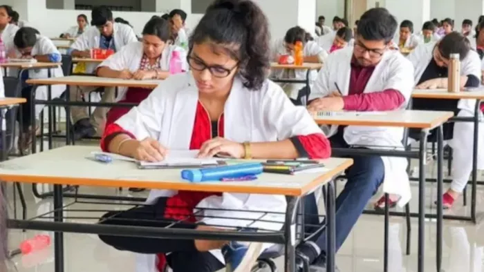 MBBS सप्लीमेंट्री परीक्षा पर उठे सवाल, निजी कॉलेज वाले पास तो सरकारी वाले फेल (फाइल फोटो)