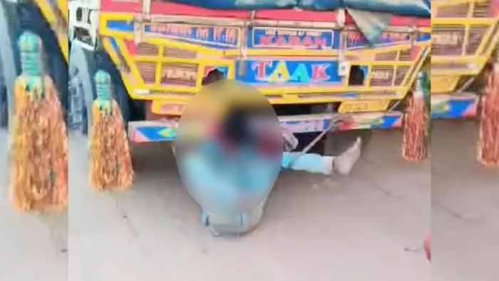 चोरी के शक में तालिबान सजा, ट्रक के पीछे बांध युवक को घसीटा