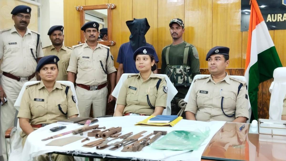 police arrested hardcore naxalite in tilakpura village aurangabad bihar