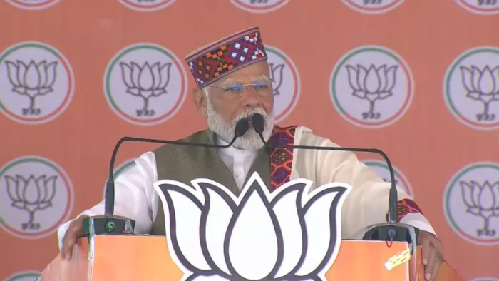 हिमाचल में इंडी गठबंधन पर जमकर बरसे पीएम मोदी