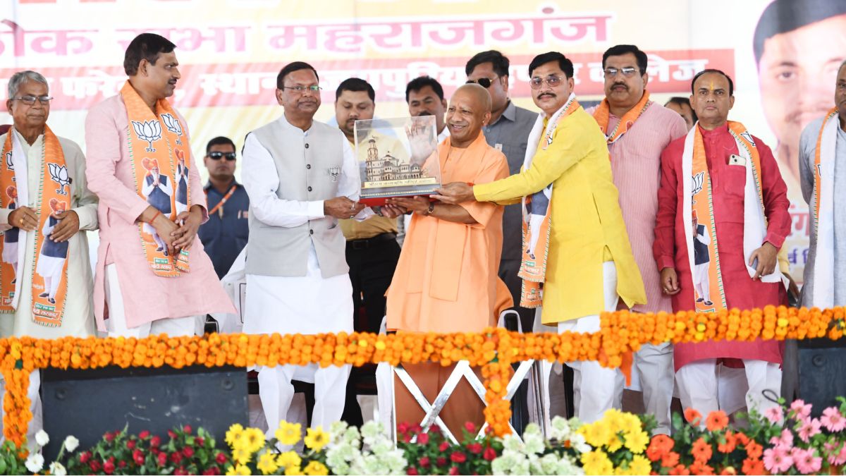 ‘सपा और कांग्रेस की सरकारों में कब्रिस्तान के लिए दिया जाता था सारा पैसा’, महराजगंज में विपक्ष पर बरसे सीएम योगी