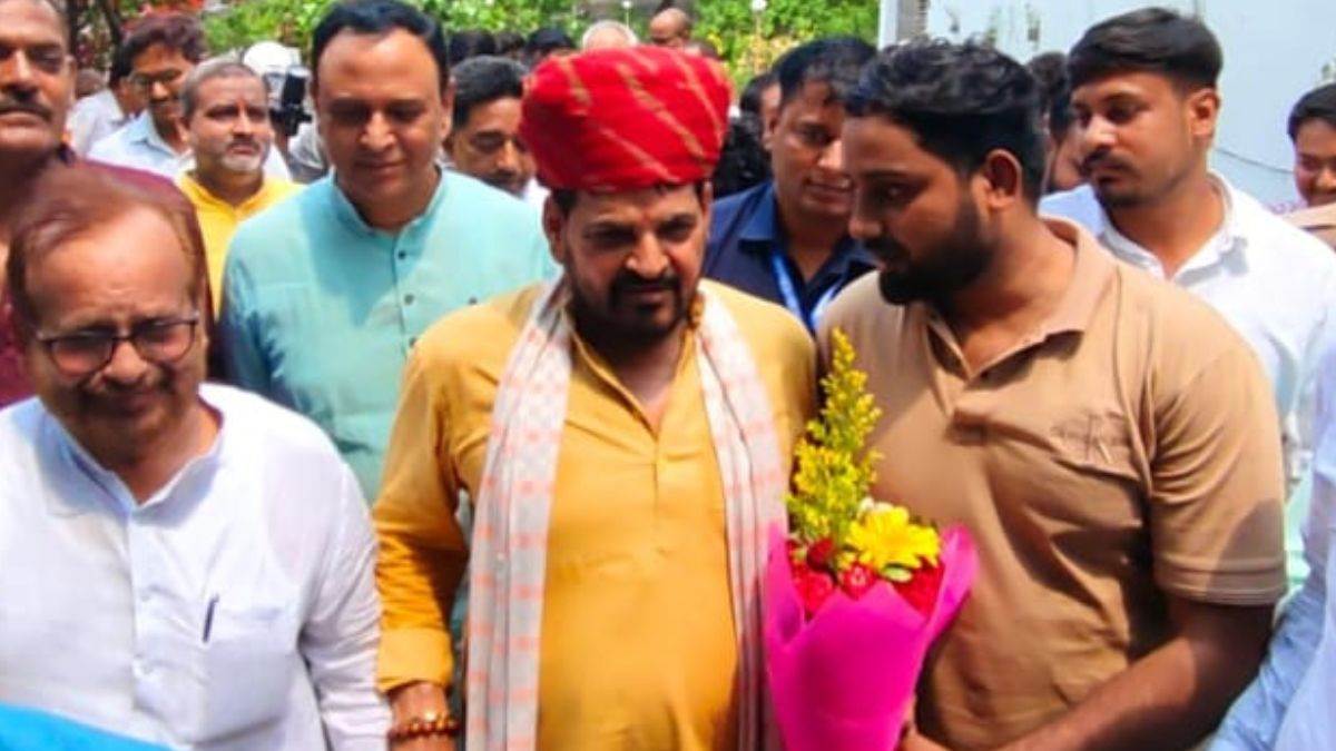 https://www.jagranimages.com/images/newimg/24052025/24_05_2025-brijbhooshan_news_23945729.jpg