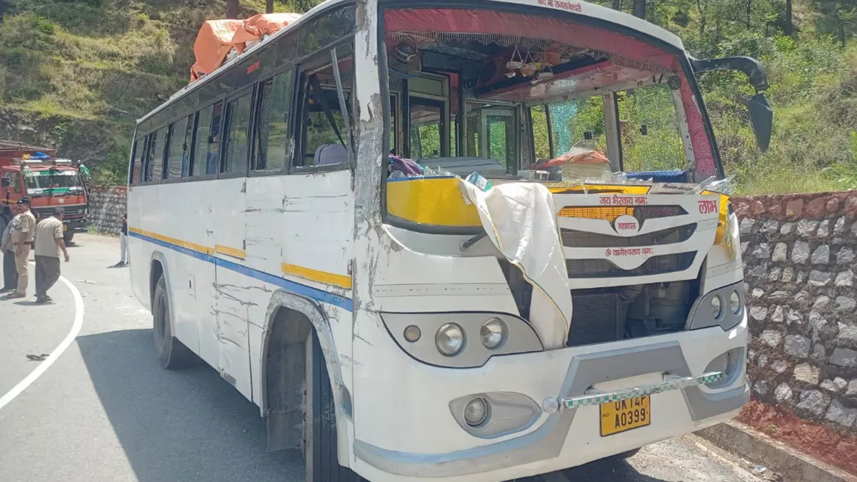 ऋषिकेश-गंगोत्री हाईवे पर बस-टैंकर की टक्कर, टला बड़ा हादसा; सामने आई एक्‍सीडेंट की वजह