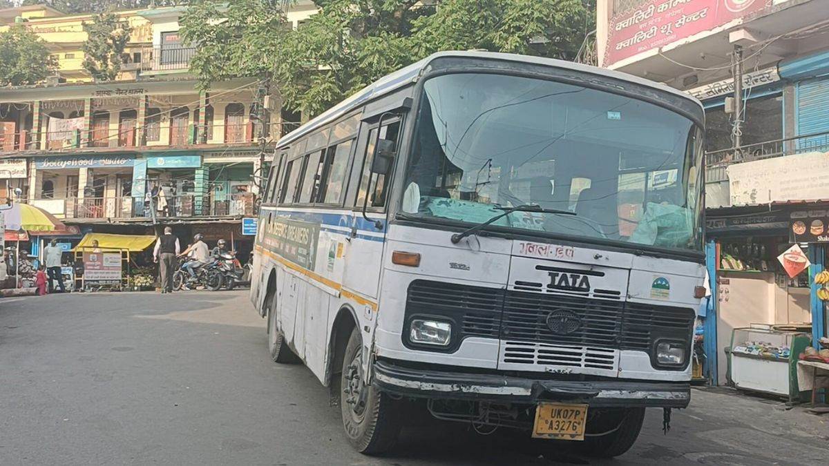roadways bus breakdown in gopeswar causes traffic jam chamoli news