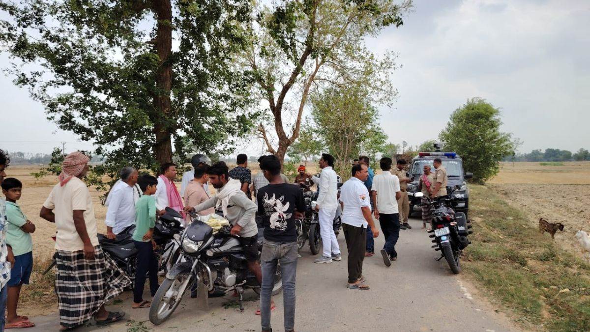 gorakhpur village head robbed of 50000 in broad daylight loot