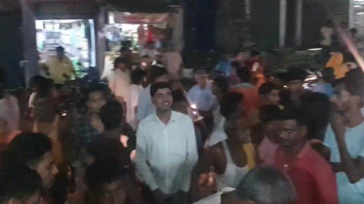 grain merchant shot dead in hajipur mahua market son injured