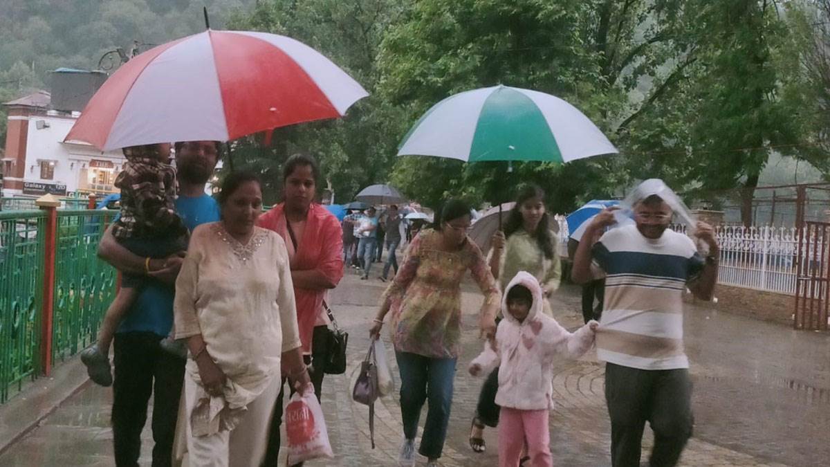 nainital tourist season peak season hotel bookings tourist influx